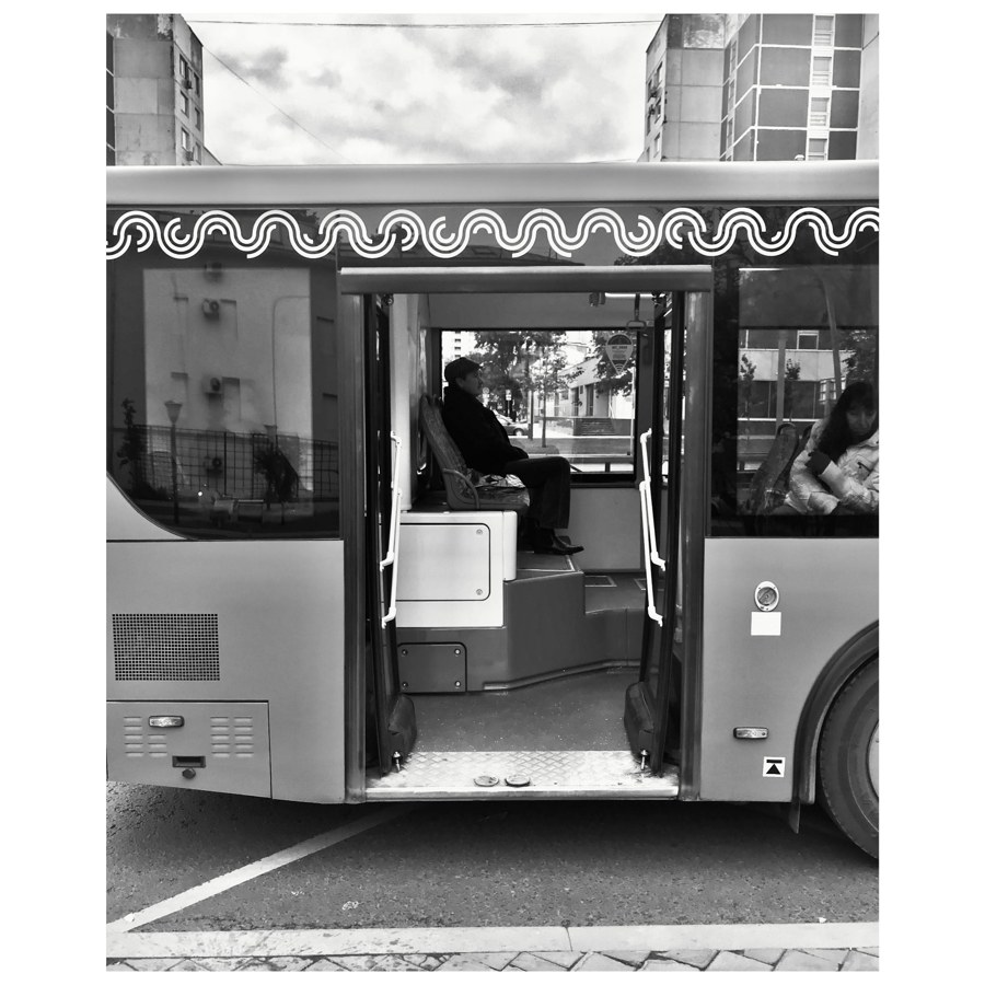 An open bus door — Moscow, 2017